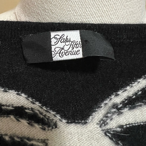 Saks Fifth Avenue Cashmere Pearls and Bow Round Neck Sweater Size Small - Picture 5 of 7